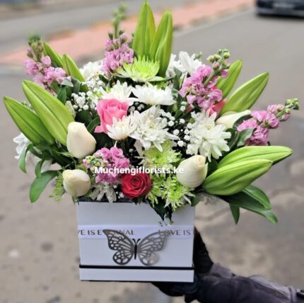 Charming lily box bouquet